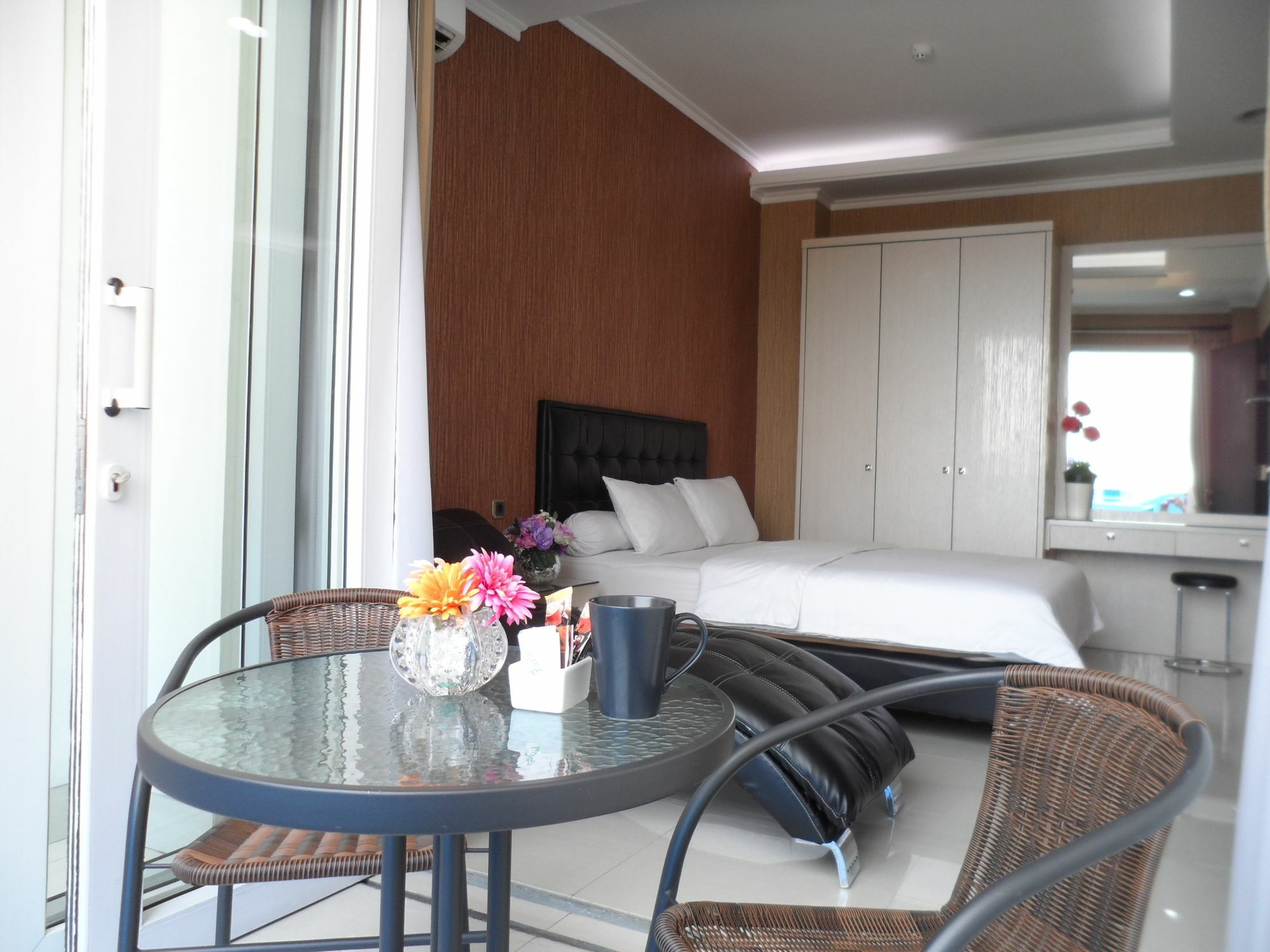 Harvia Suites Kebon Jeruk Yakarta Exterior foto